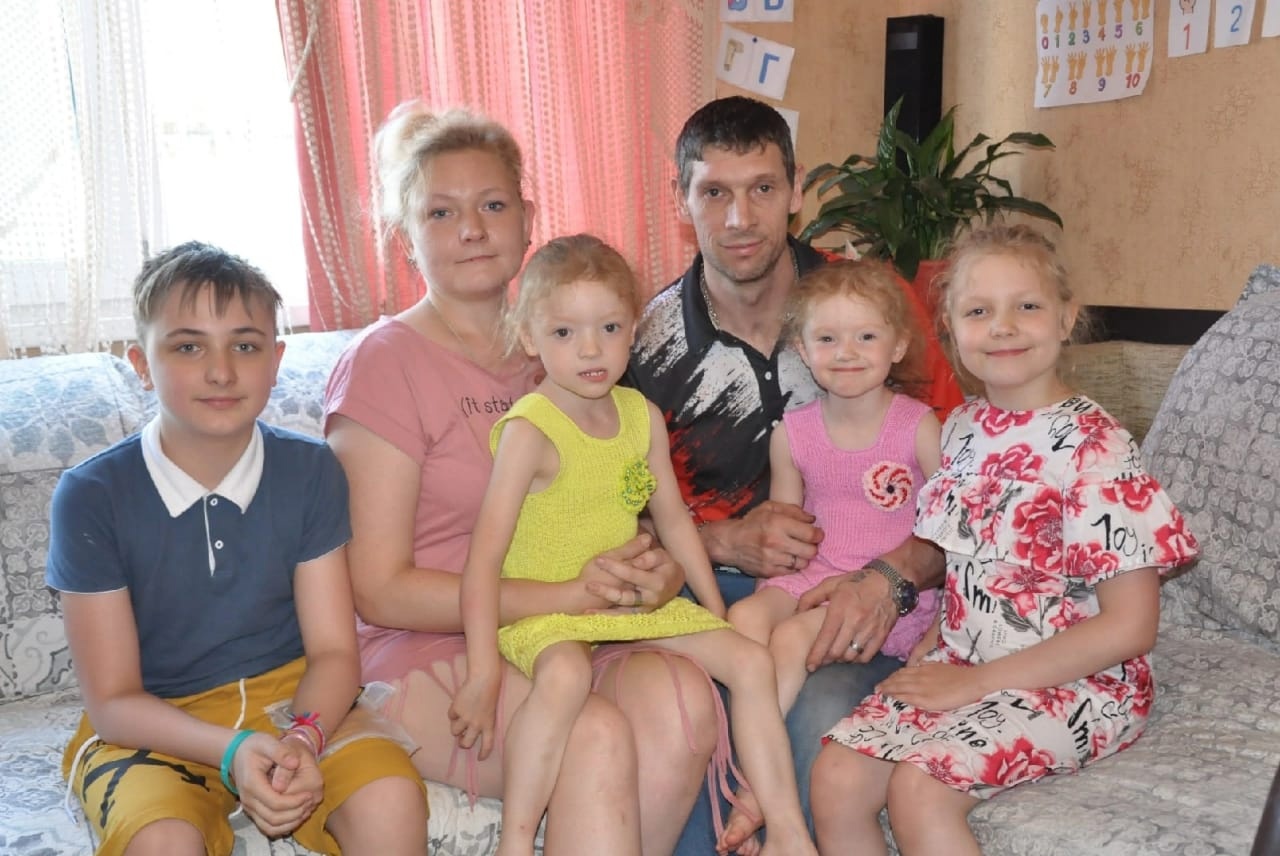 Мария с семьей.jpg