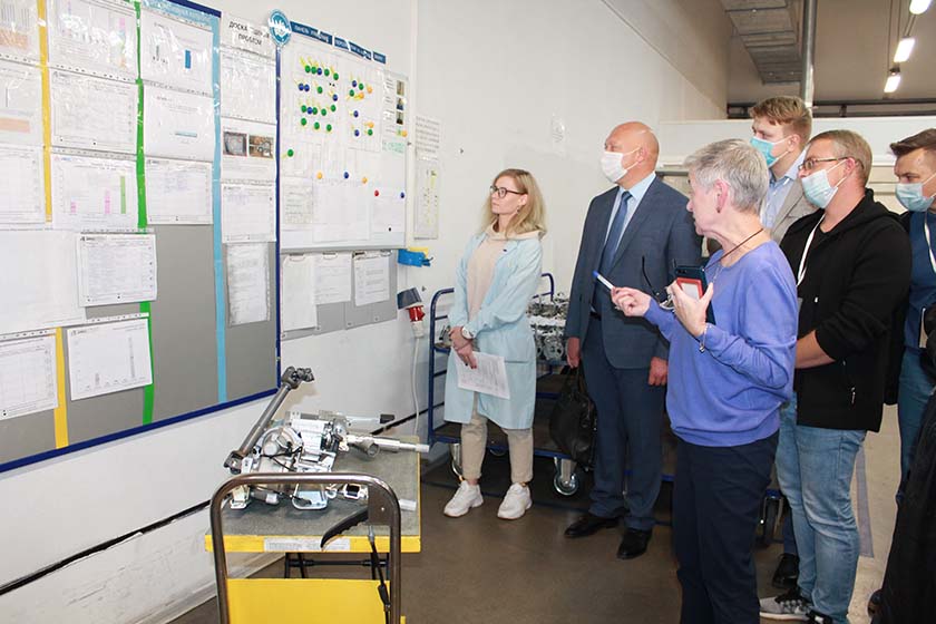 Сотрудники АО Автоэлектроника за прозрачность производственных процессов.JPG