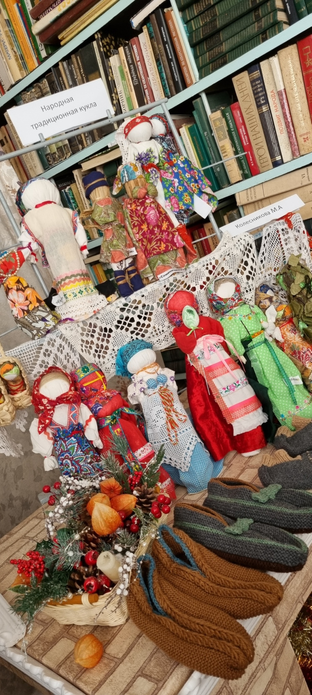 Выставка творчества народных умельцев.jpg