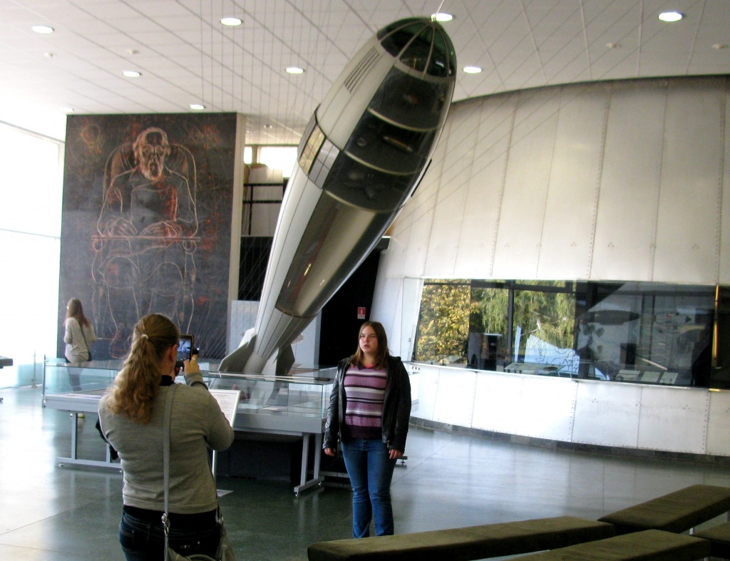 Дирижабль Циолковского в музее космонавтики.JPG