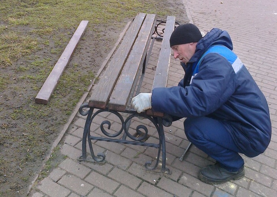 лавочки пл. Победы.jpg лавочки пл. Победы.jpg