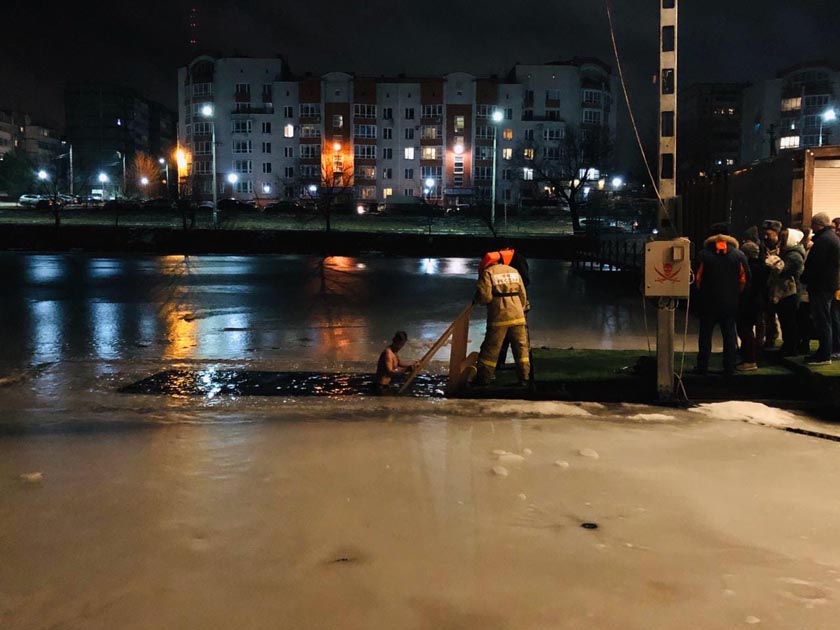 1Kqfgvz714M.jpg 1Kqfgvz714M.jpg