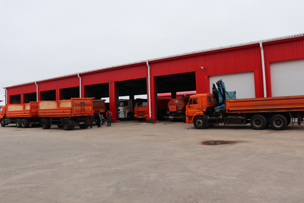 Машинно-тракторный парк агрофимы один из самых мощных в области..JPG