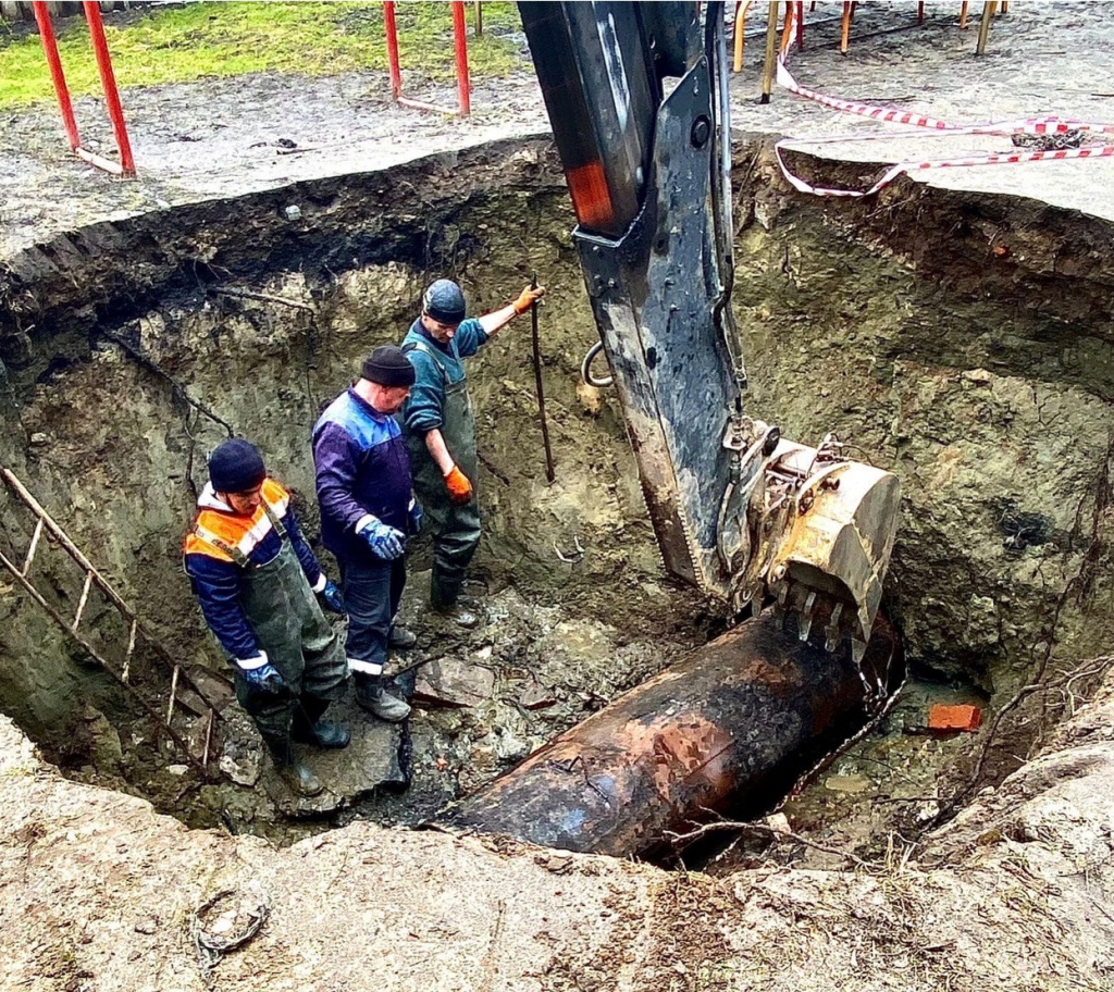 верх разрушенного коллектора накрыли металлом.jpg