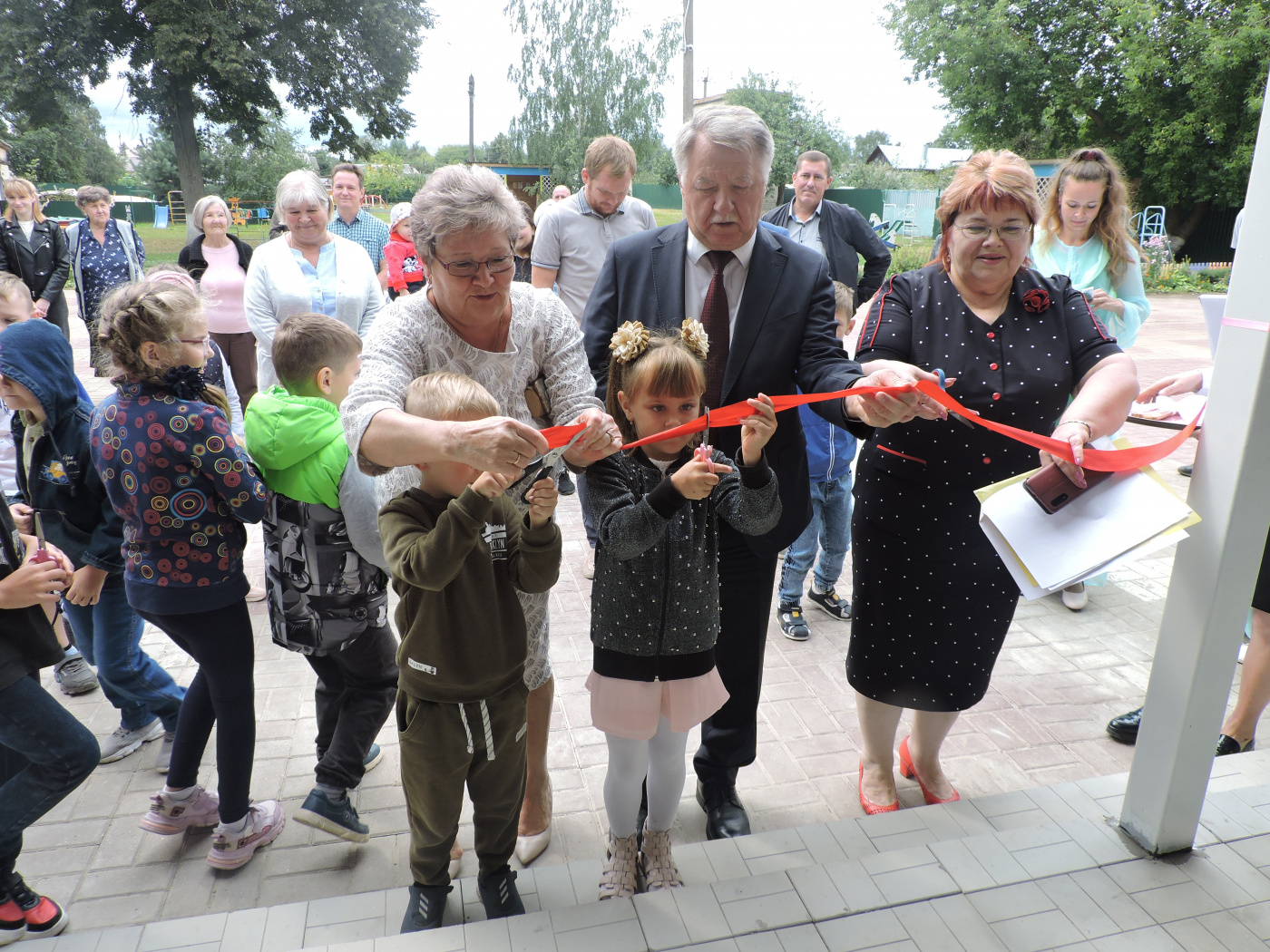 Торжественный момент открытия пути в обновленный детский сад.JPG