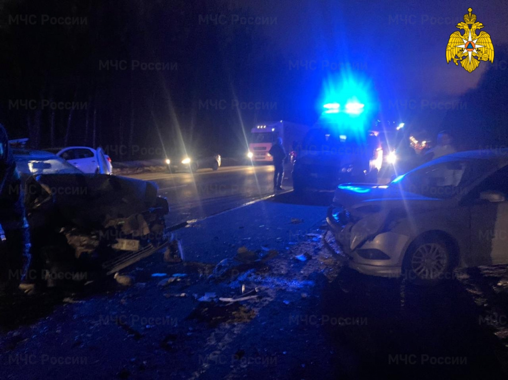 spasateli-mchs-prinimali-uchastie-v-likvidacii-dtp-v-borovskom-rayone-395-km-avtodorogi-a-108_1614803073198767955__2000x2000__watermark.jpg