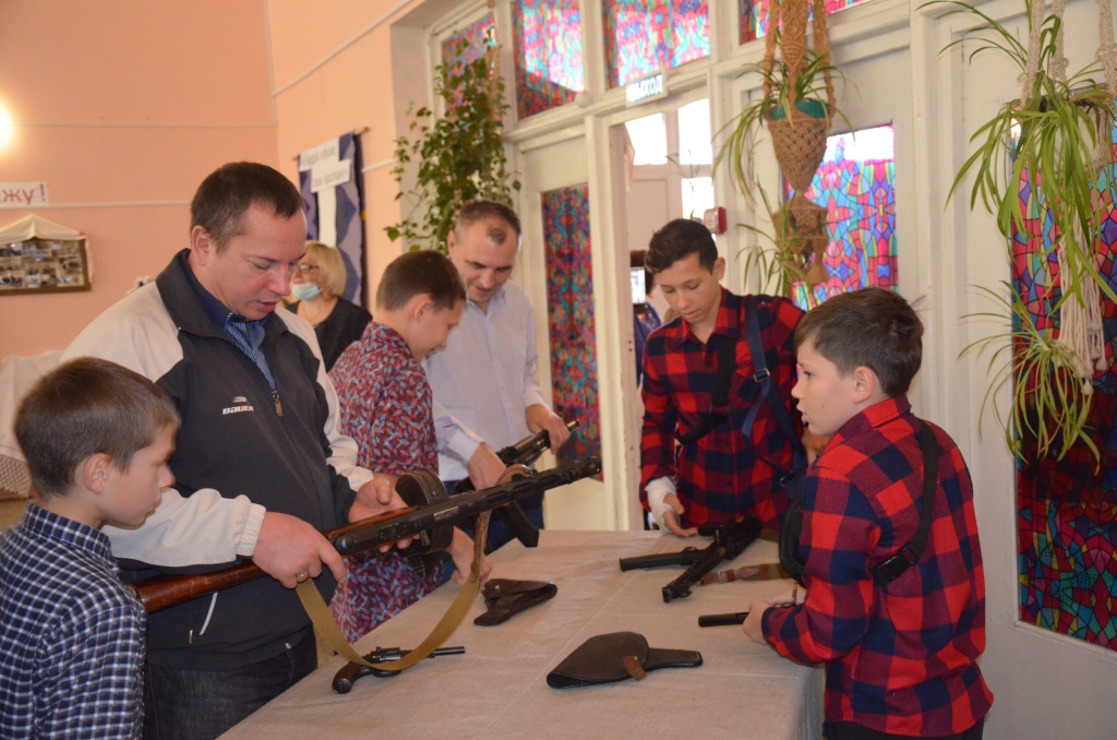 Знакомство с оружием военных лет.jpg