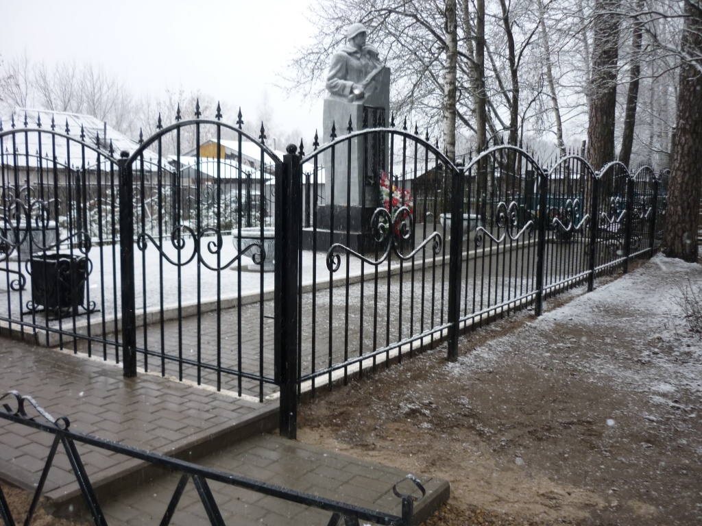 захоронение на старом кладбище.JPG