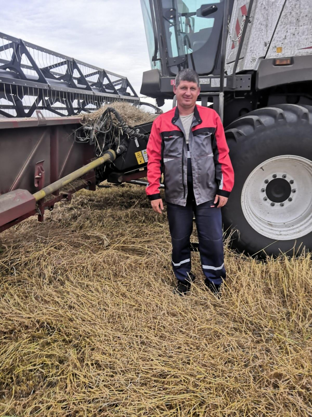 Один из передовиков сельхозпредприятия Евгений Жидков.jpg