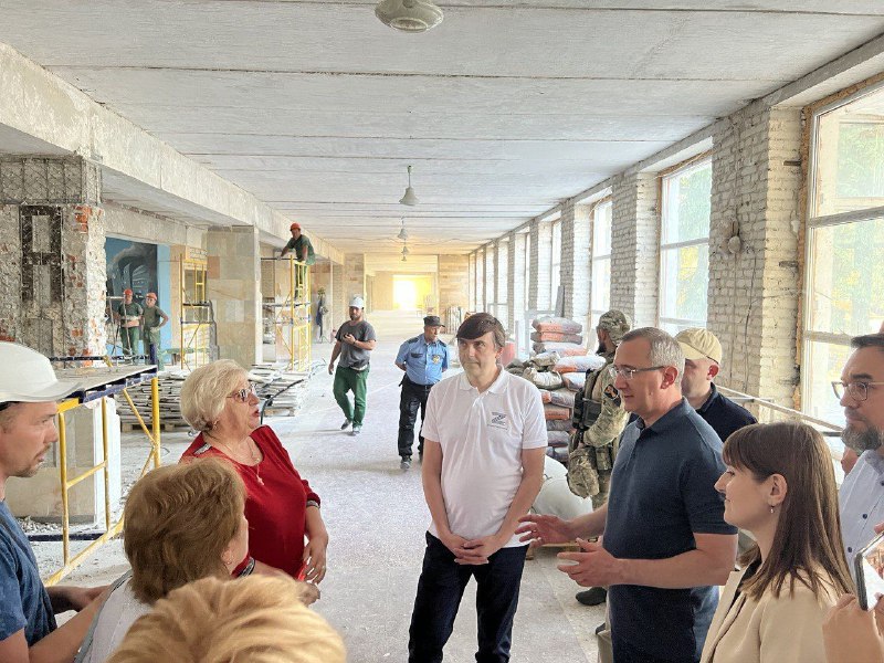 шапша с кравцовым с педагогами мест школ.jpg