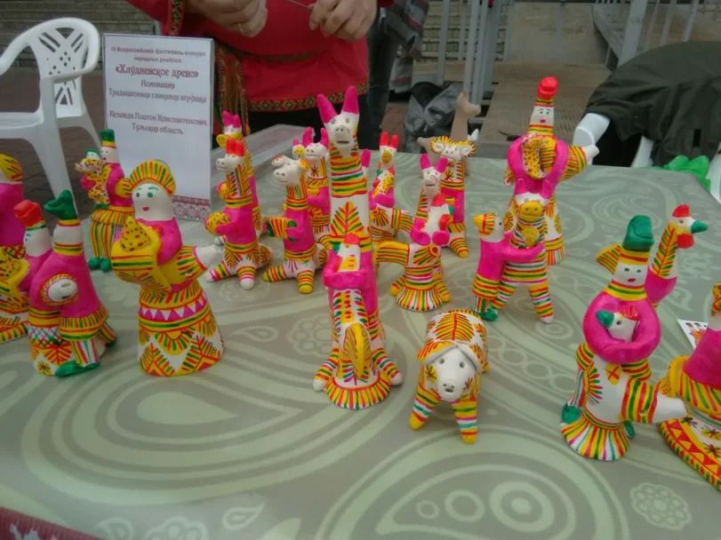 Филимоновская игрушка Платона Кахеиди, Тульская область.jpg