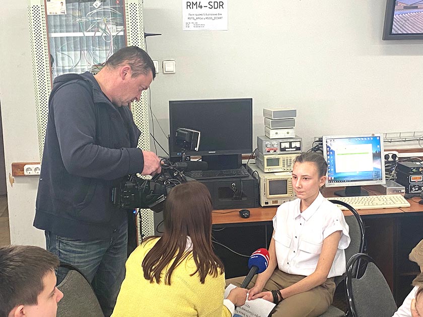 В лаборатории аэрокосм техн 2.jpg В лаборатории аэрокосм техн 2.jpg