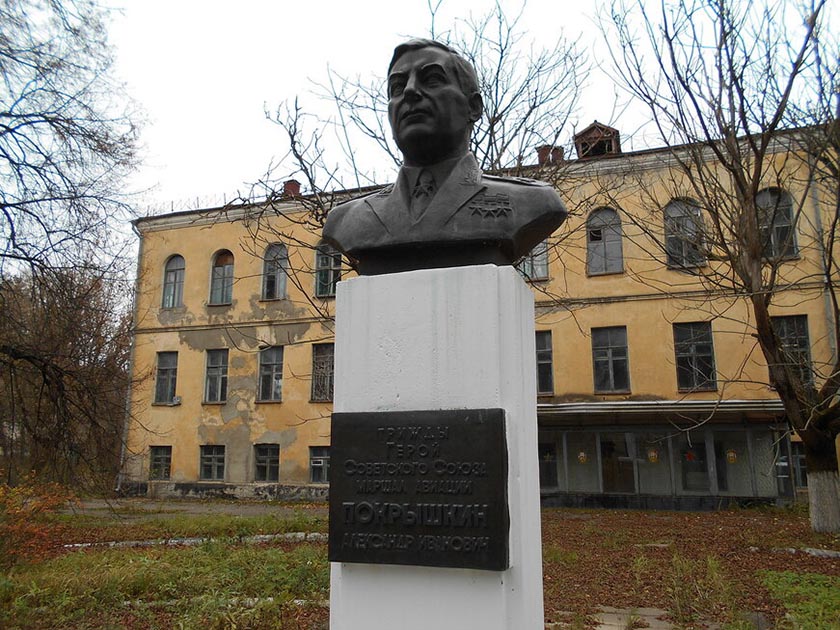 бюст покрышкина.jpg