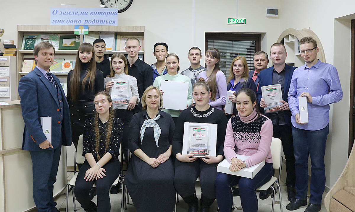 Игра. Подпись в материале.jpg