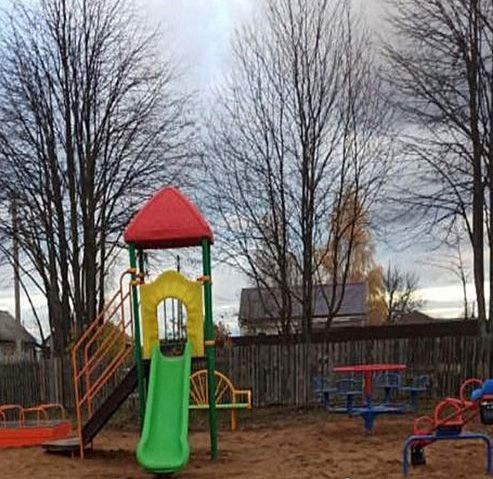 Детская площадка в деревне Андреевское.jpg