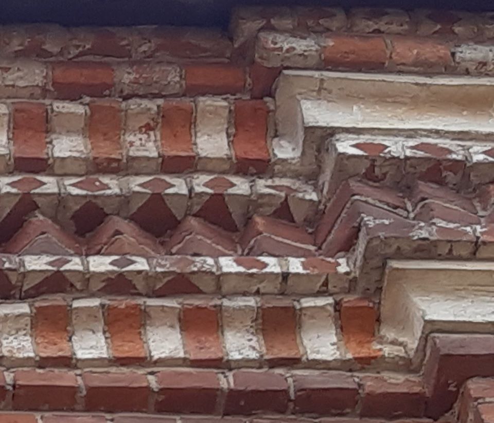 Уникальная кирпичная кладка дома номер 3 по улице Пушкина.jpg