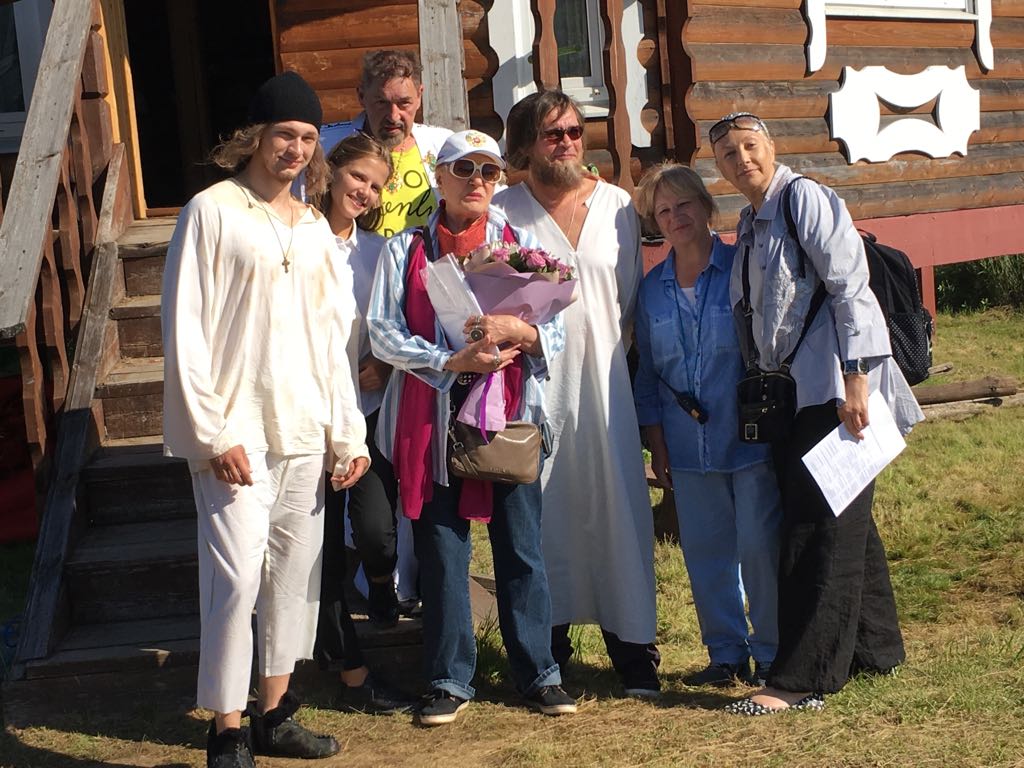 Ника слева от Сю Дружининой.JPG