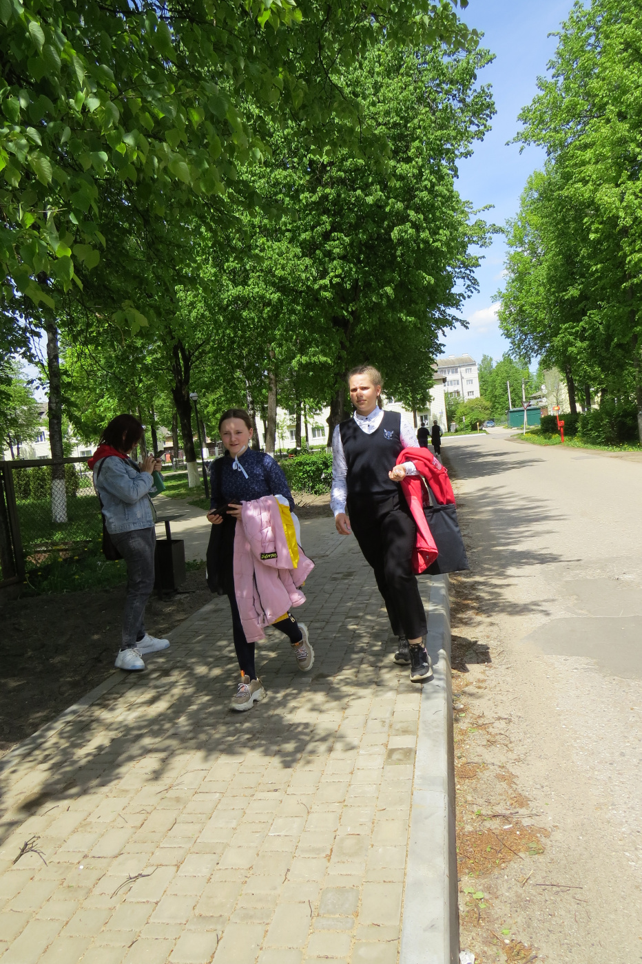 из школы — по тротуару.JPG