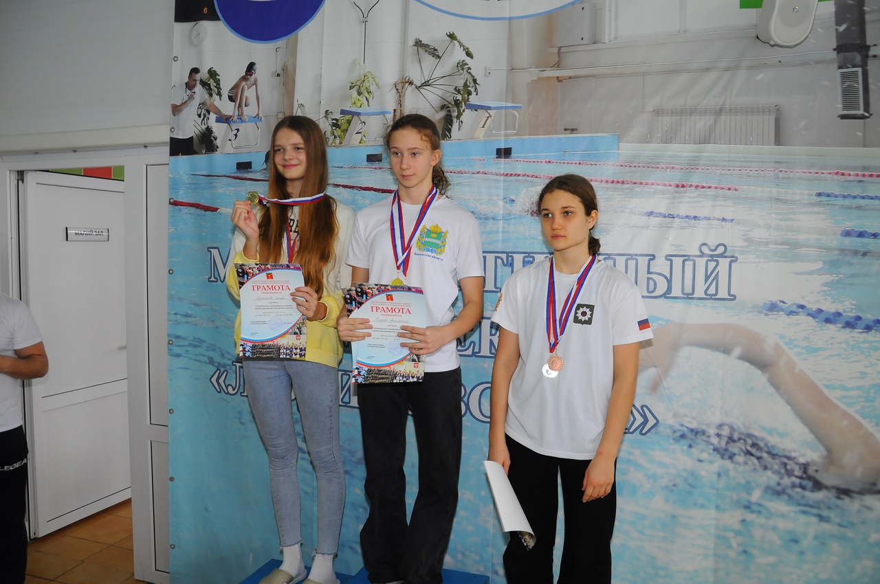 Анастасия Егорова в центре.jpg