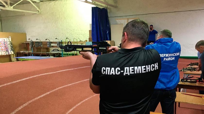 Главы администраций на этапе стрельбы из арбалета.jpg Главы администраций на этапе стрельбы из арбалета.jpg