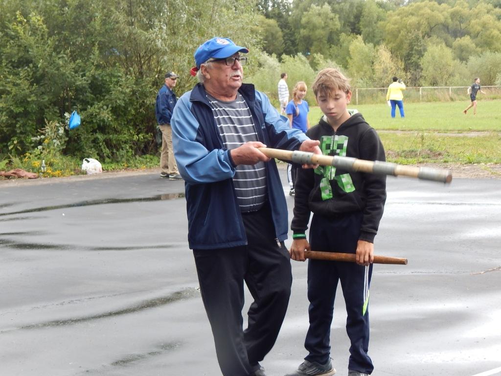 Мастер-класс от ветерана городошника.JPG