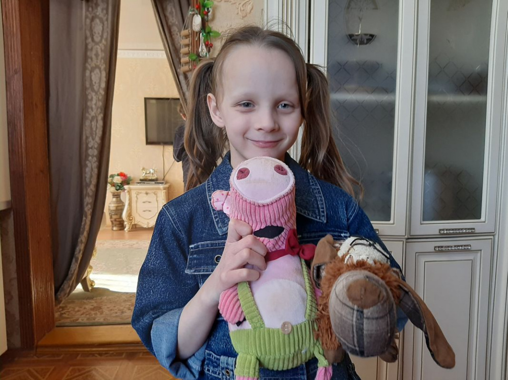 Дочь2сКуклами_1.jpg Дочь2сКуклами_1.jpg