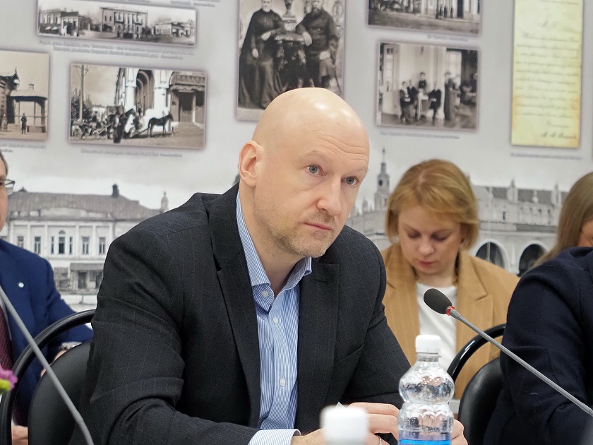 Зам. губернатора Владимир Попов.JPG