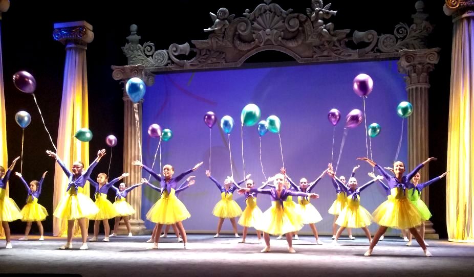 Выступает ансамбль Образ.jpg Выступает ансамбль Образ.jpg