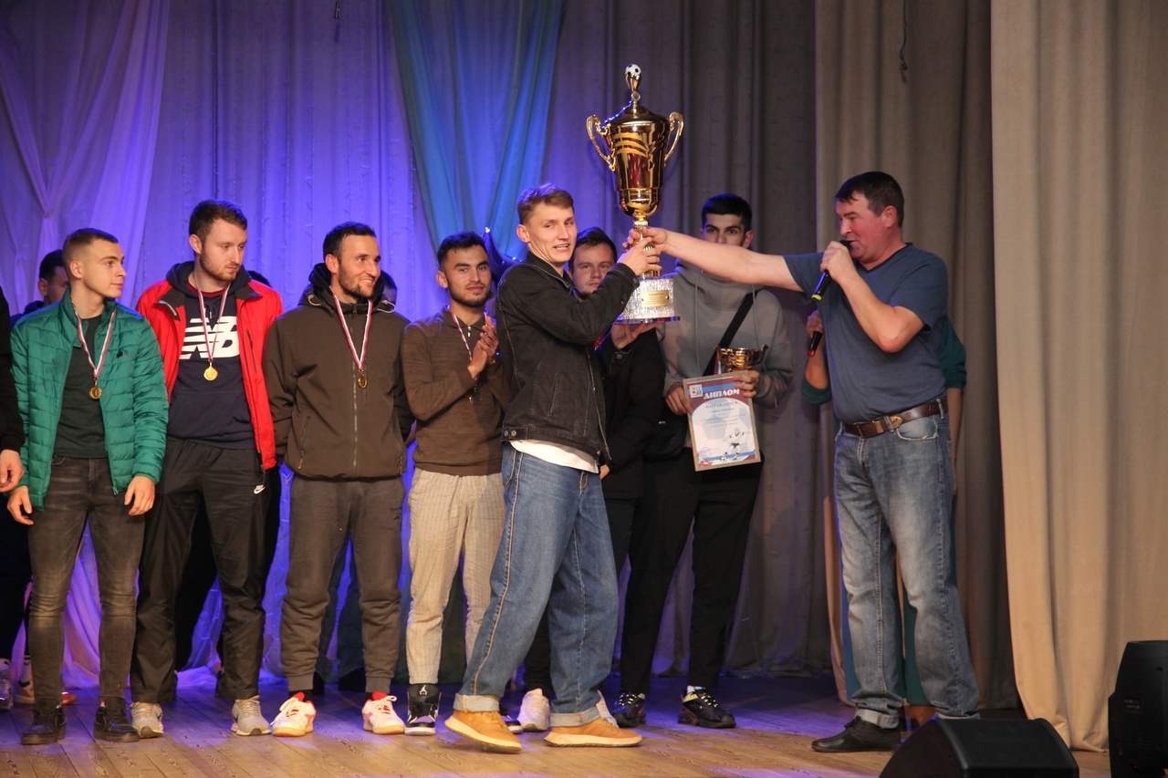 Вручение переходящего кубка.jpg