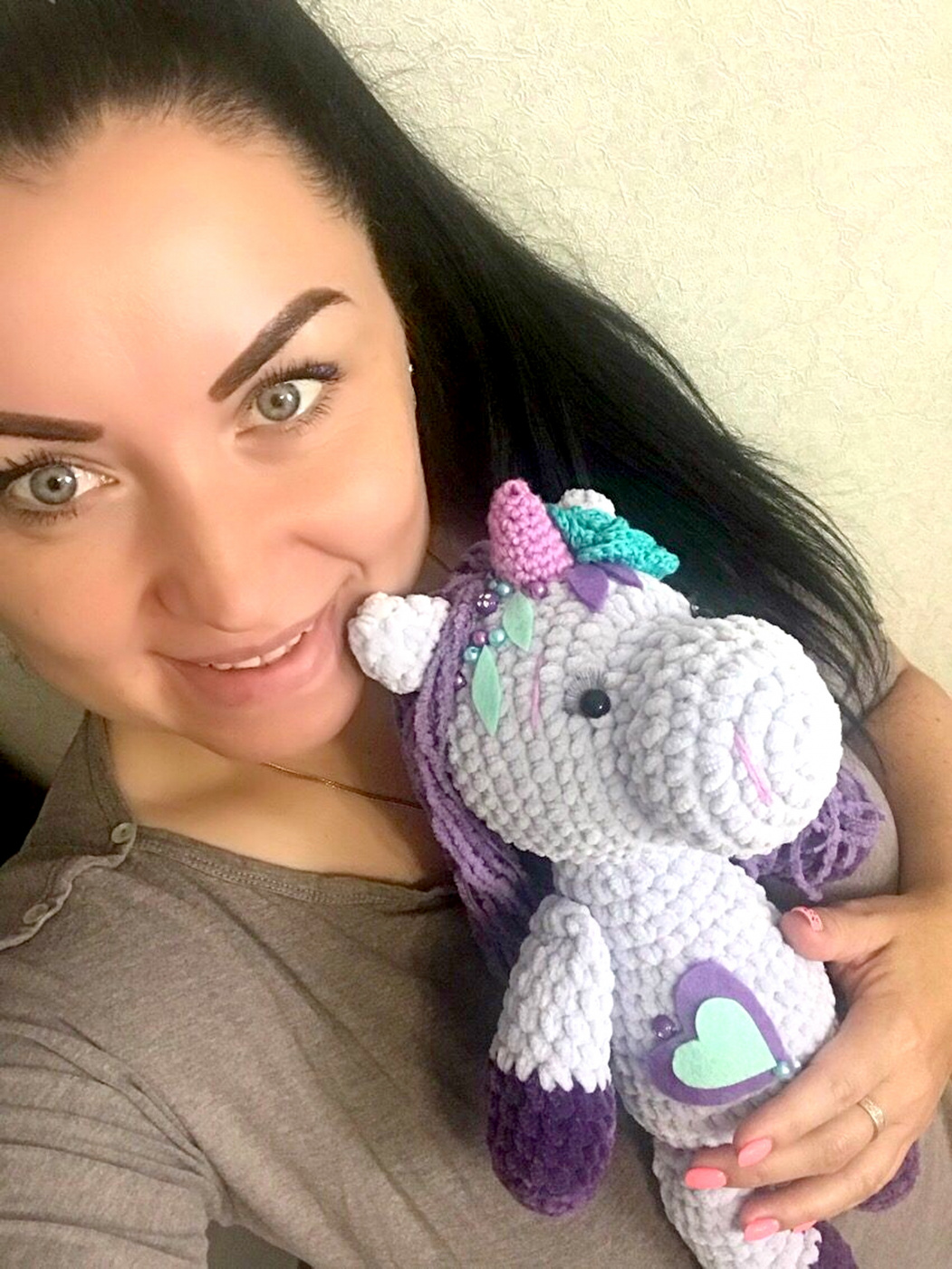 Оксана вяжет свои игрушки с любовью, поэтому они приносят счастье.jpg