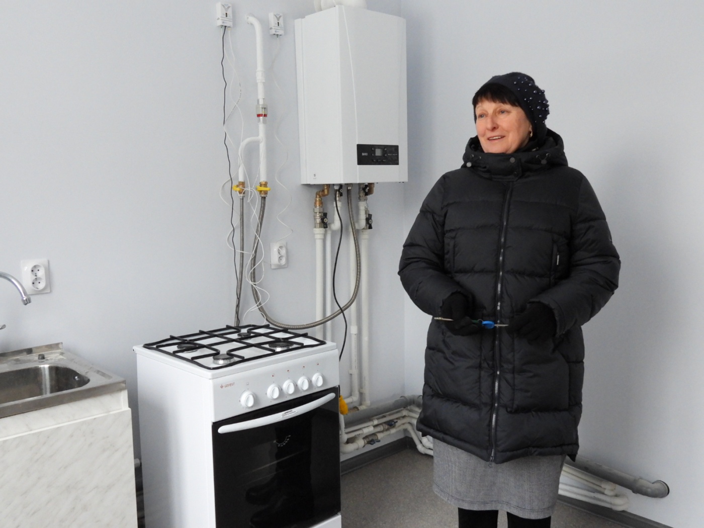 Внутрь подведены необходимые коммуникации.JPG