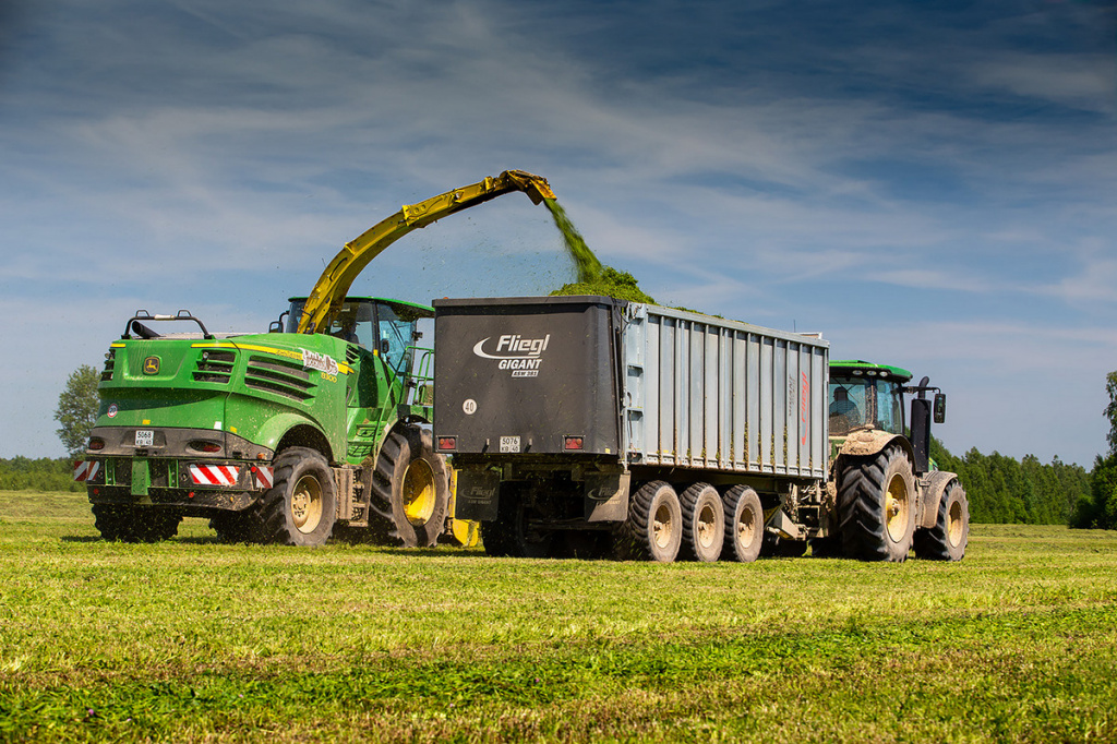 Заготовка кормов в ООО Калужская нива.jpg