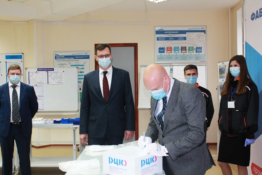 Заместитель Губернатора Калужской области Владимир Попов пожелал участникам Фабрики процессов успехов и новых достижений.jpg