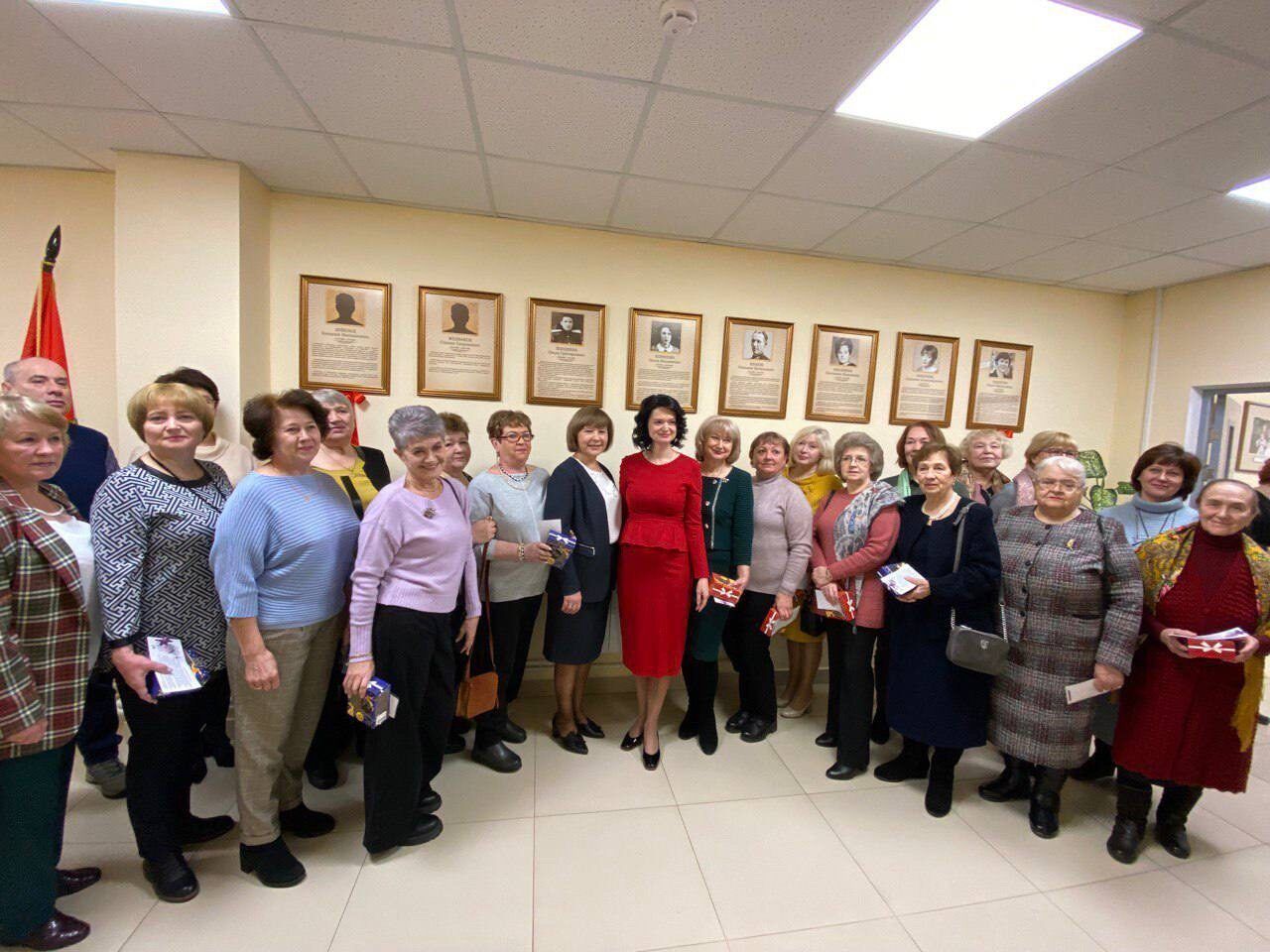 От Варвары Антохиной справа третья Шашкина.jpg