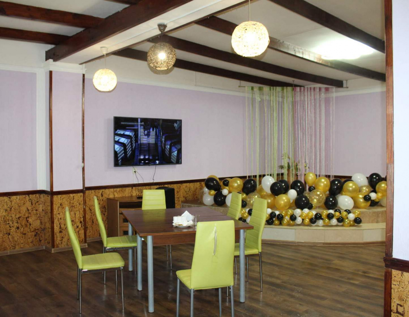 В кафе «Сказка» - красивый и стильный интерьер.jpg