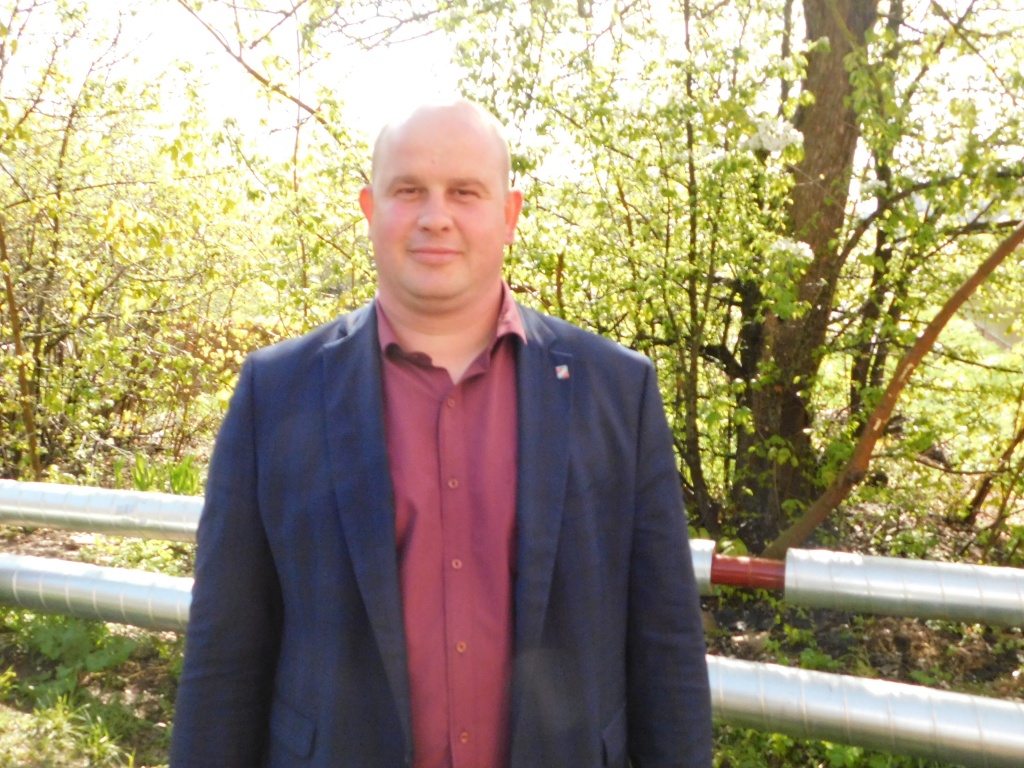 DSCN5332_глава администрации деревни Жилетово Алексей Гусаров.JPG