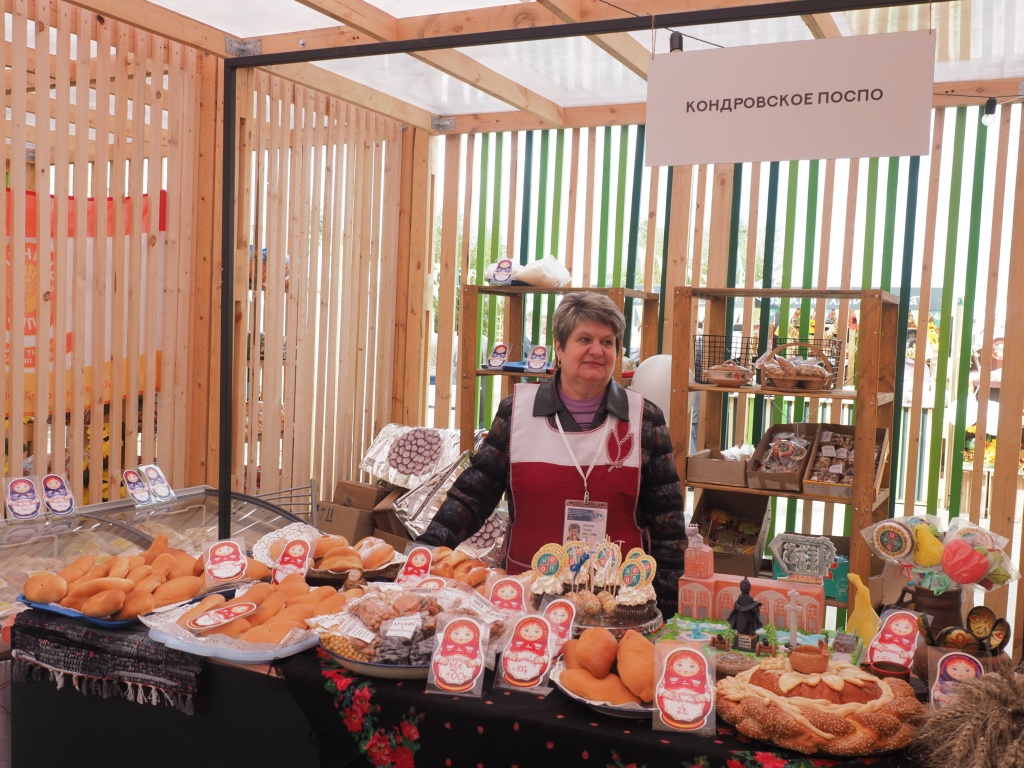 Продукция кондровских хлебопеков в Этномире.JPG