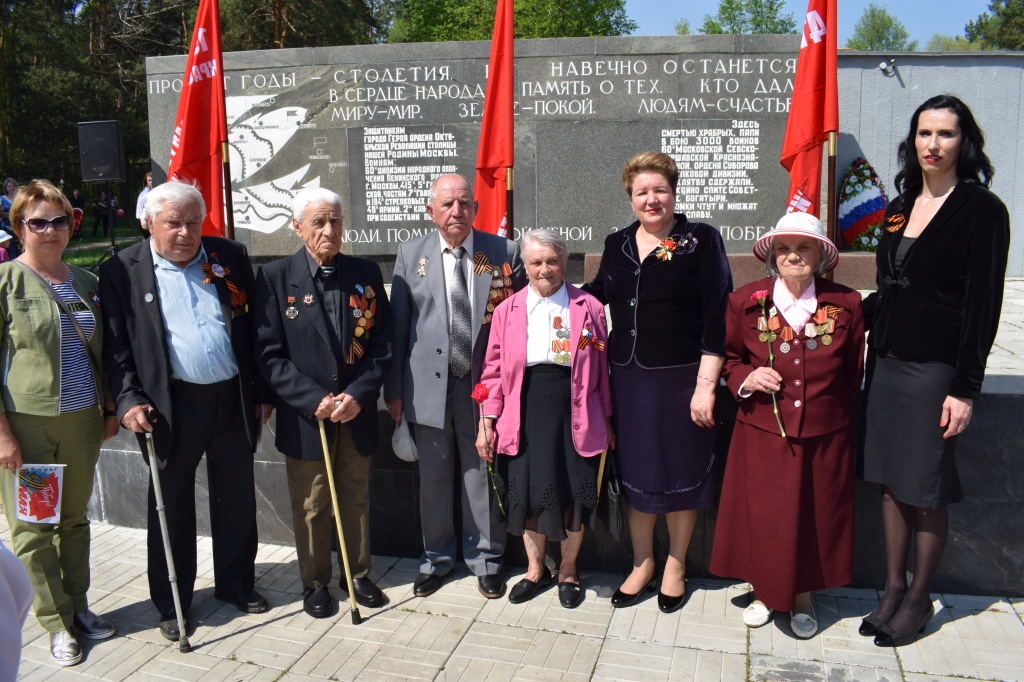 четвертый слева.JPG