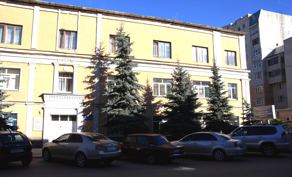 Здание гидромелиоративного техникума.JPG