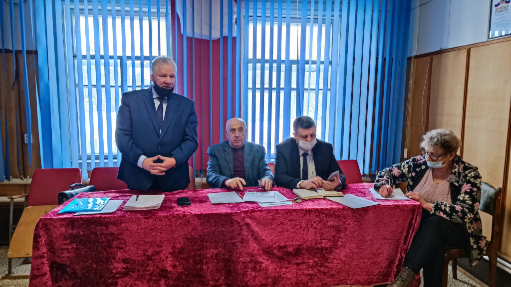 Выступает председатель совета облпотребсоюза Николай Баранов.jpg