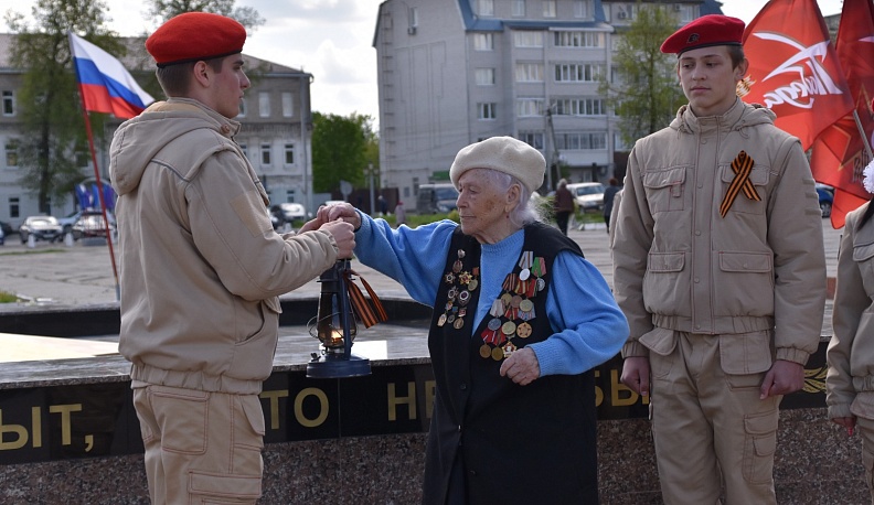 В Людинове состоялась торжественная церемония зажжения Вечного огня  