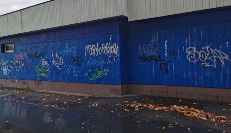 В Обнинске закрасили граффити после жалобы горожан в соцсетях