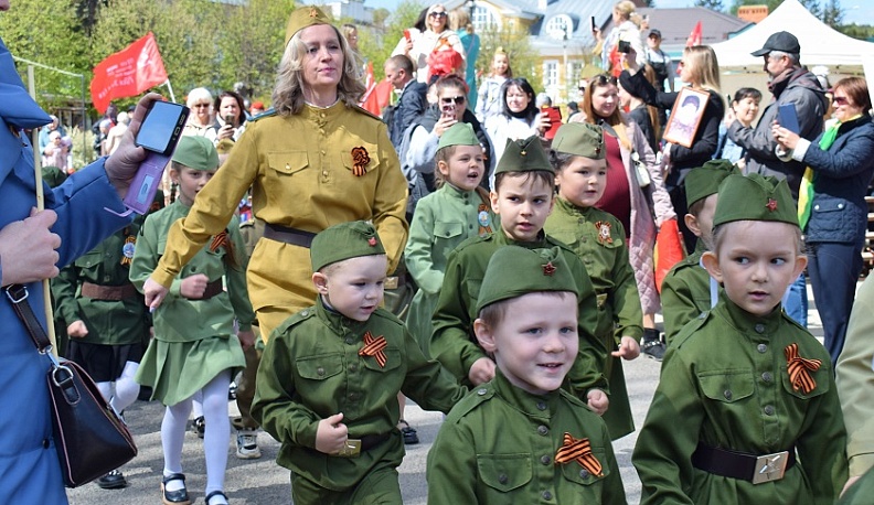 В Тарусе прошло шествие победителей