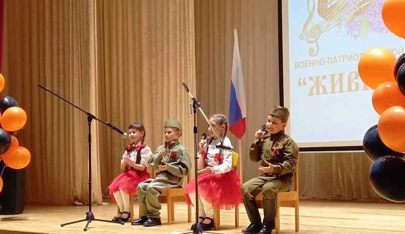 В Износковском районе состоялся межрайонный фестиваль военно-патриотической песни «Живи и помни»