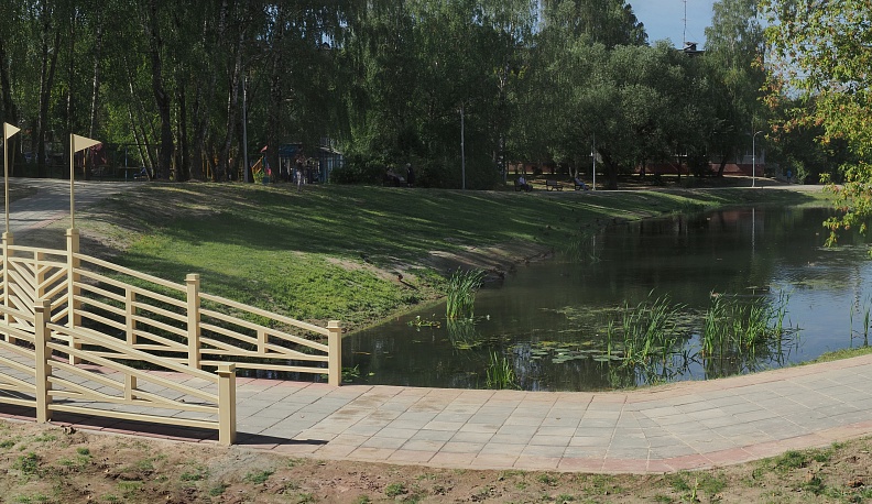 На Пуховском пруду высадили деревья