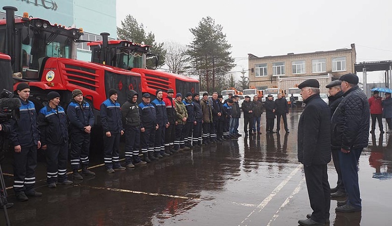 Механизаторы Калужской МТС доложили о готовности выйти в поле
