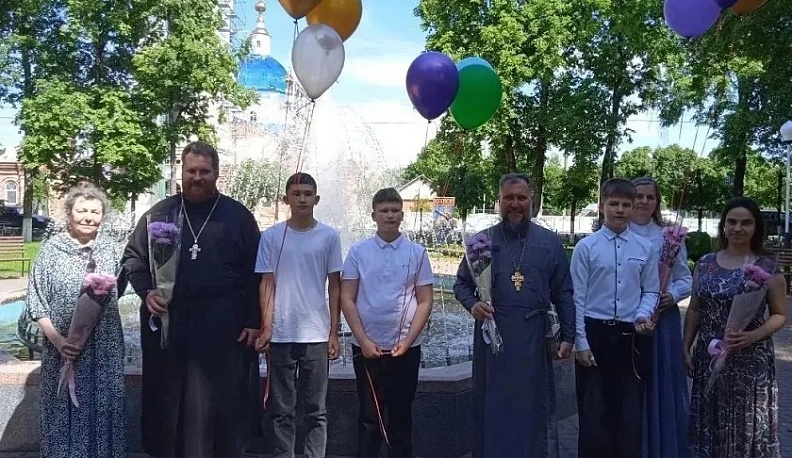 В Юхновской воскресной школе прошёл выпускной вечер
