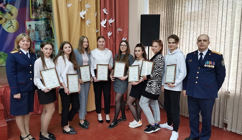 Юным следователям Калуги вручили сертификаты о прохождении спецкурса