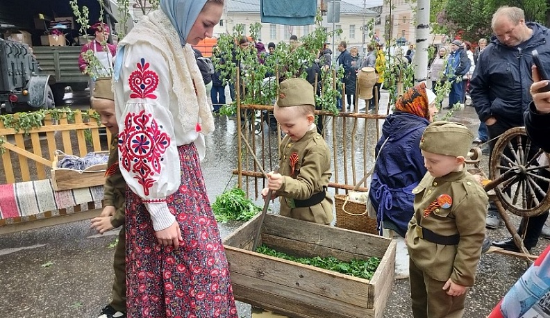 В Калуге Театральная площадь превратилась в музей Великой Отечественной войны