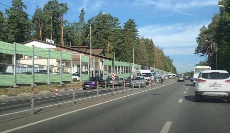 На въезде в Калугу образовалась пробка из-за массовой аварии